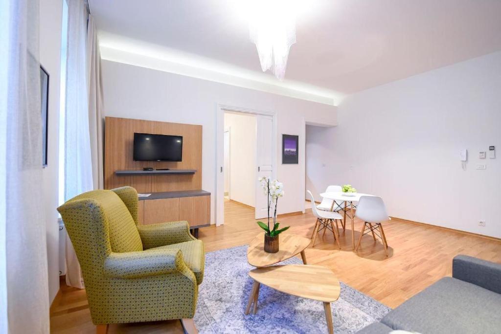 City Centre Chic Apartment Ljubljana 2/4 المظهر الخارجي الصورة